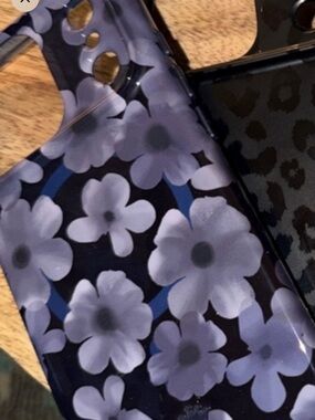 Velvet caviar I phone 17 pro